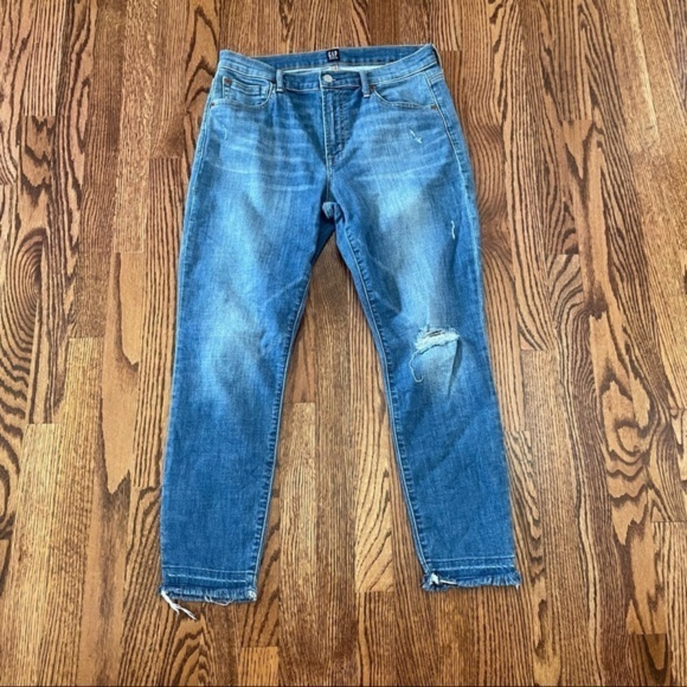 Gap true skinny distressed raw hem jeans size‎ 31